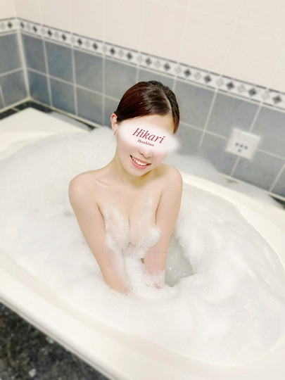 新宿の人妻デリヘルなら【麗しい人妻 新宿本店】若妻熟女風俗店 ほしのひかりの画像